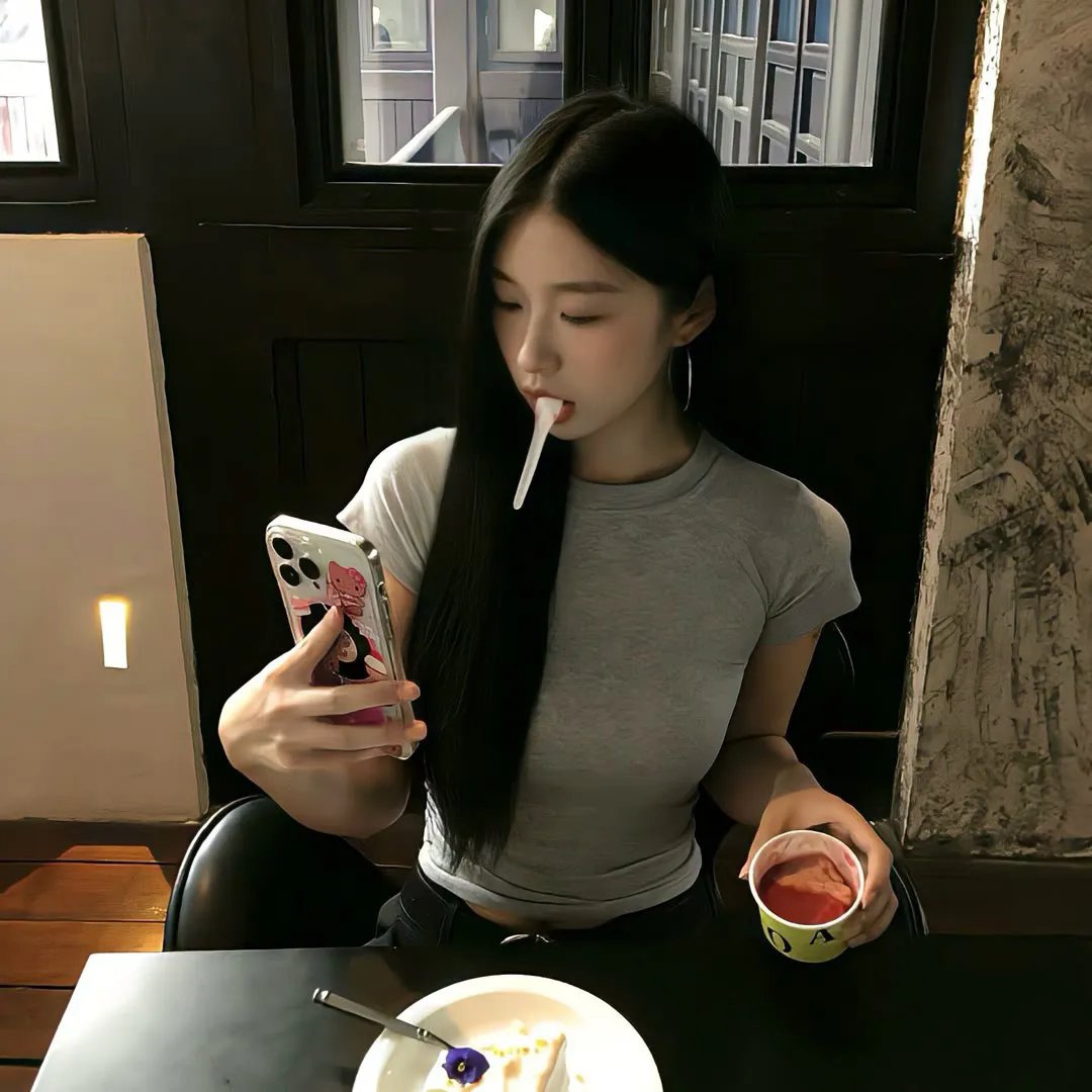 月亮中的亚马逊女人